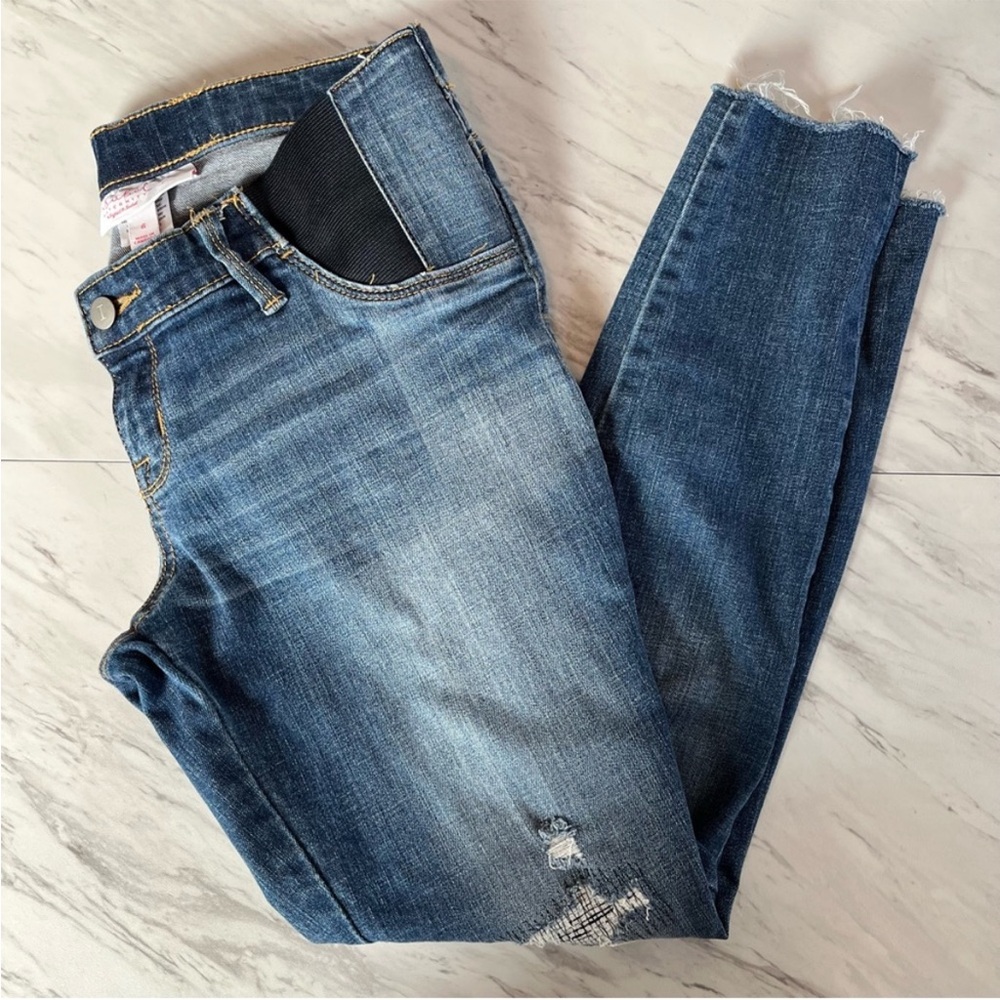 Isabel Maternity by Ingrid & Isabel
Distressed Jeans